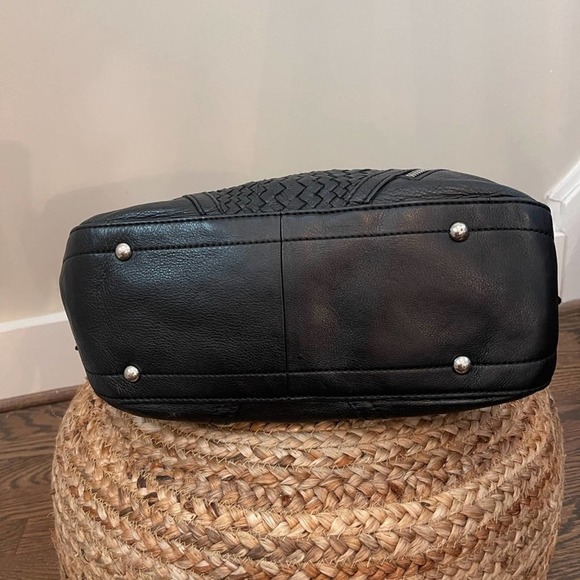 B Makowsky Large Black Leather Shoulder Bag - Picture 6 of 13